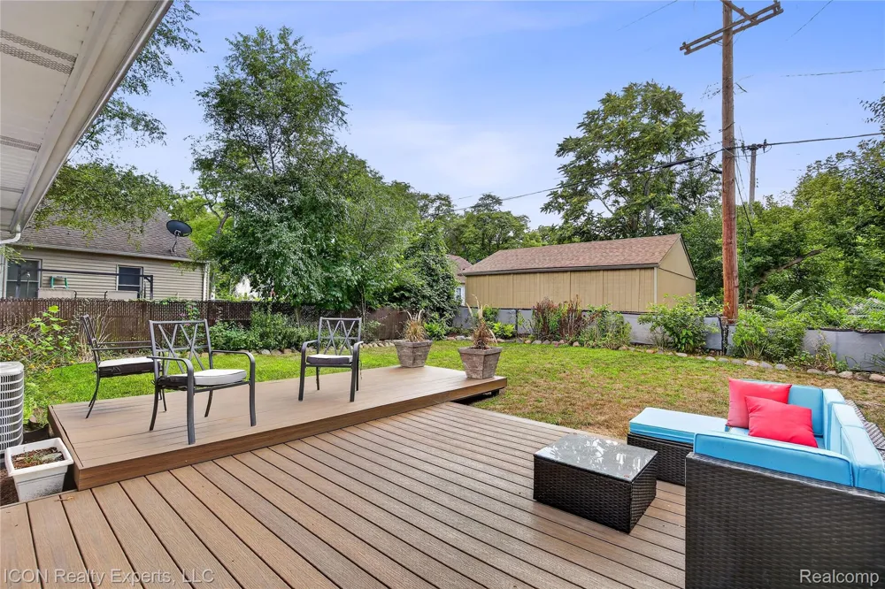 22731 Manistee Street Oak Park City, MI 48237