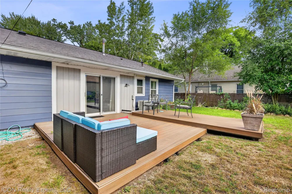 22731 Manistee Street Oak Park City, MI 48237