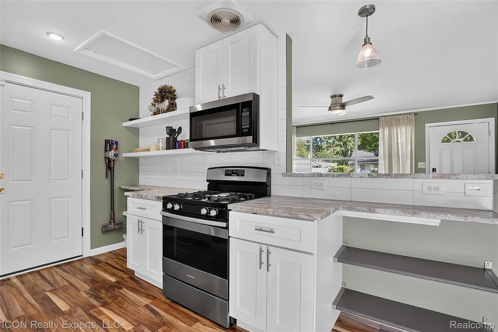 22731 Manistee Street Oak Park City, MI 48237