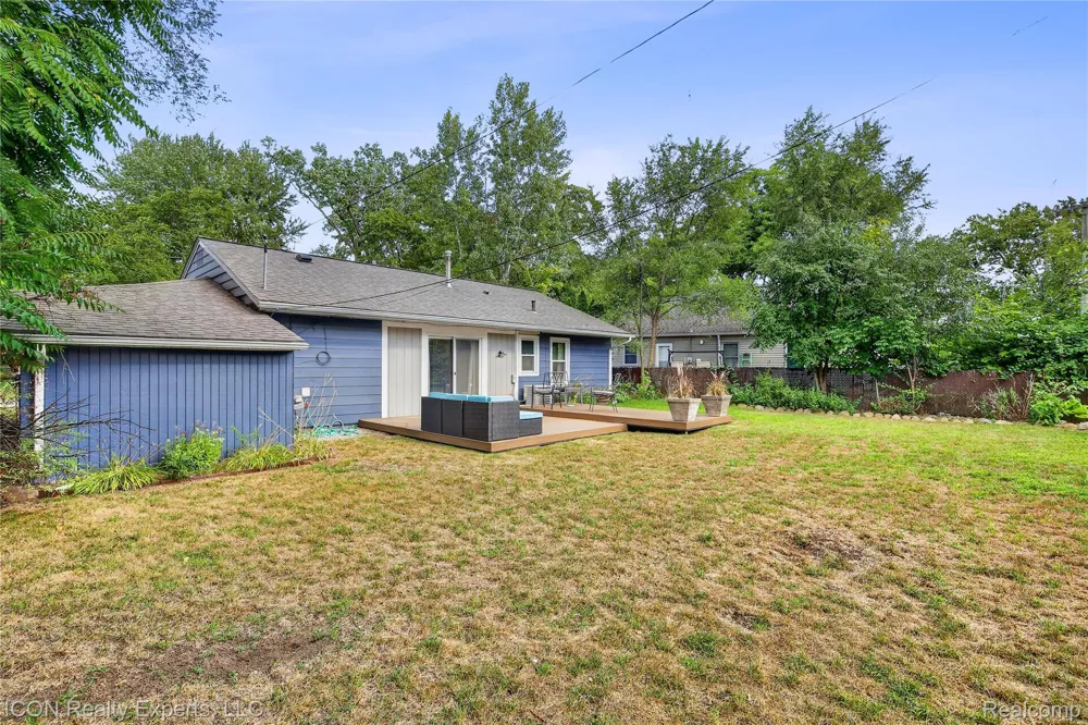 22731 Manistee Street Oak Park City, MI 48237