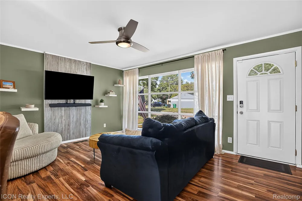 22731 Manistee Street Oak Park City, MI 48237