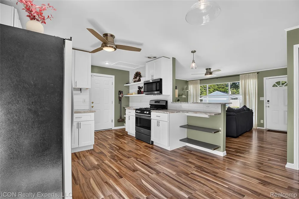 22731 Manistee Street Oak Park City, MI 48237