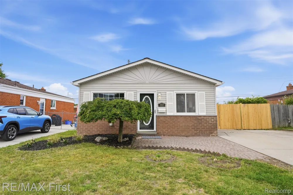 28005 Gladstone Street St Clair Shores City, MI 48081