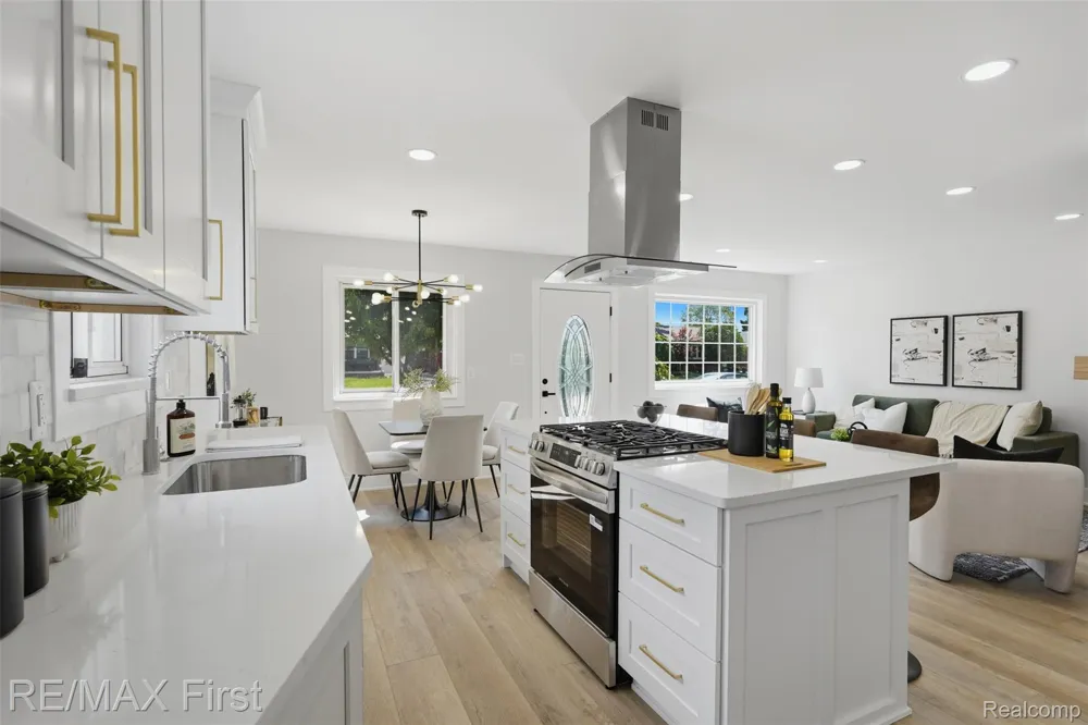 28005 Gladstone Street St Clair Shores City, MI 48081
