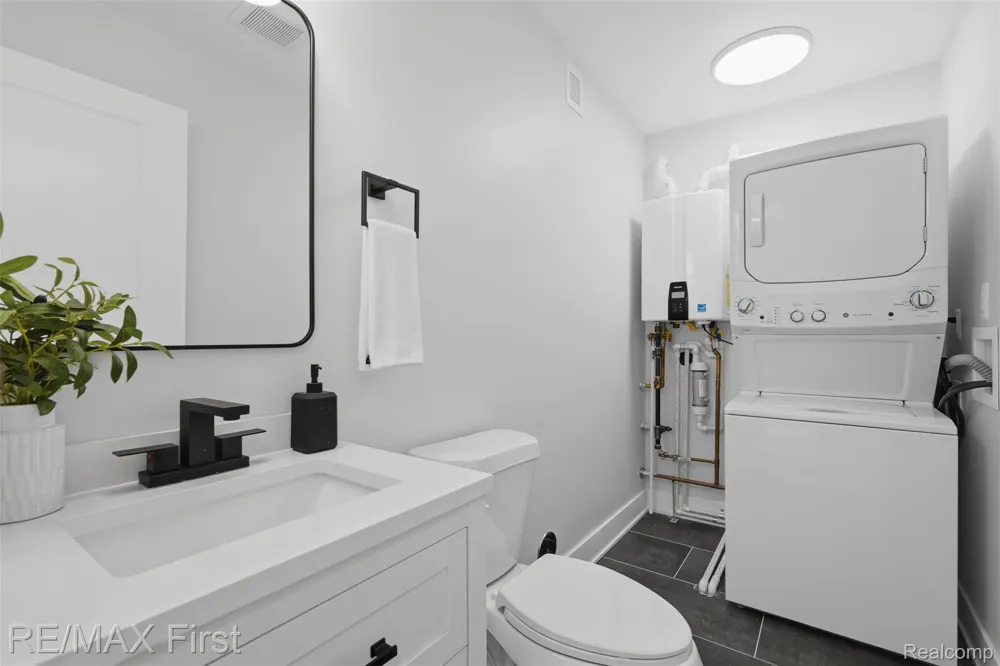 28005 Gladstone Street St Clair Shores City, MI 48081