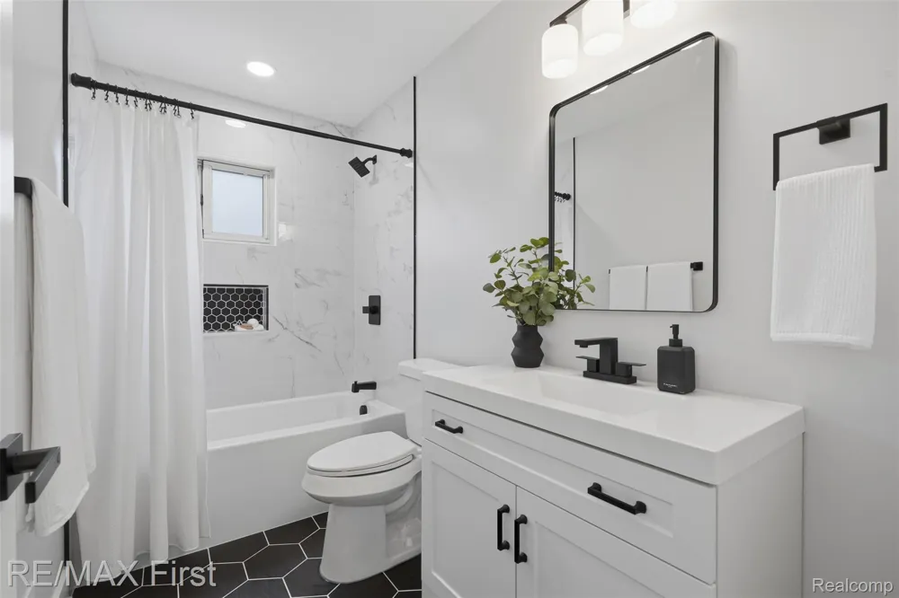 28005 Gladstone Street St Clair Shores City, MI 48081