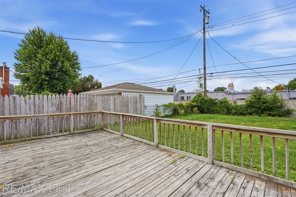 28005 Gladstone Street St Clair Shores City, MI 48081