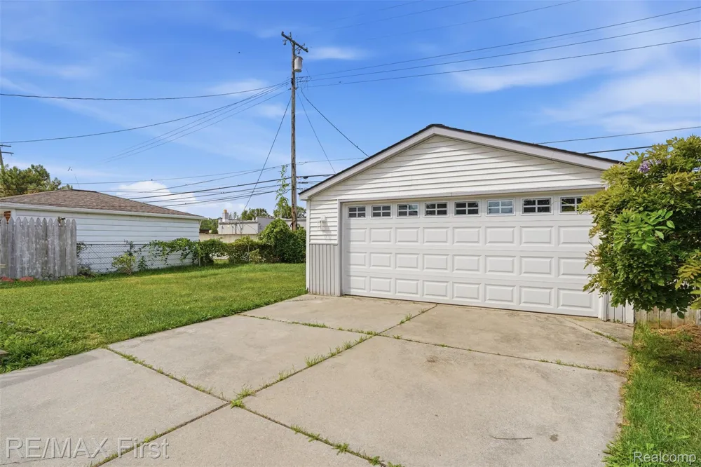 28005 Gladstone Street St Clair Shores City, MI 48081