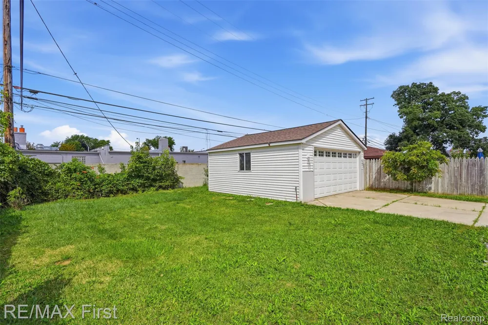 28005 Gladstone Street St Clair Shores City, MI 48081