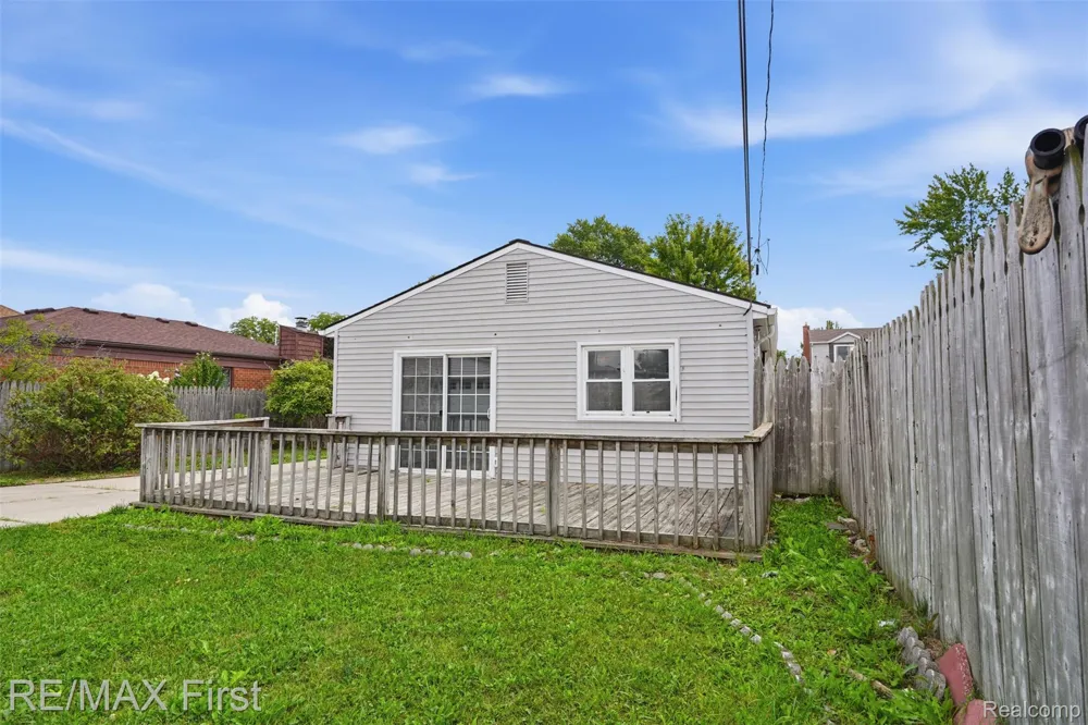 28005 Gladstone Street St Clair Shores City, MI 48081