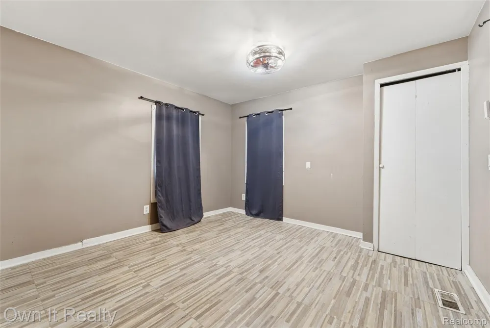 20802 Midway Avenue Southfield City, MI 48075