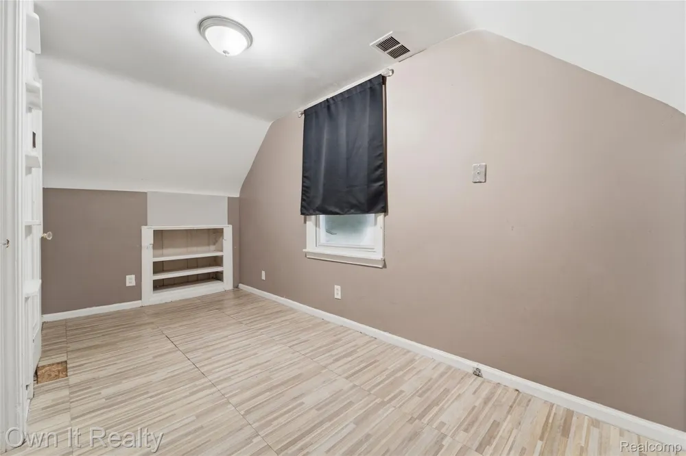 20802 Midway Avenue Southfield City, MI 48075
