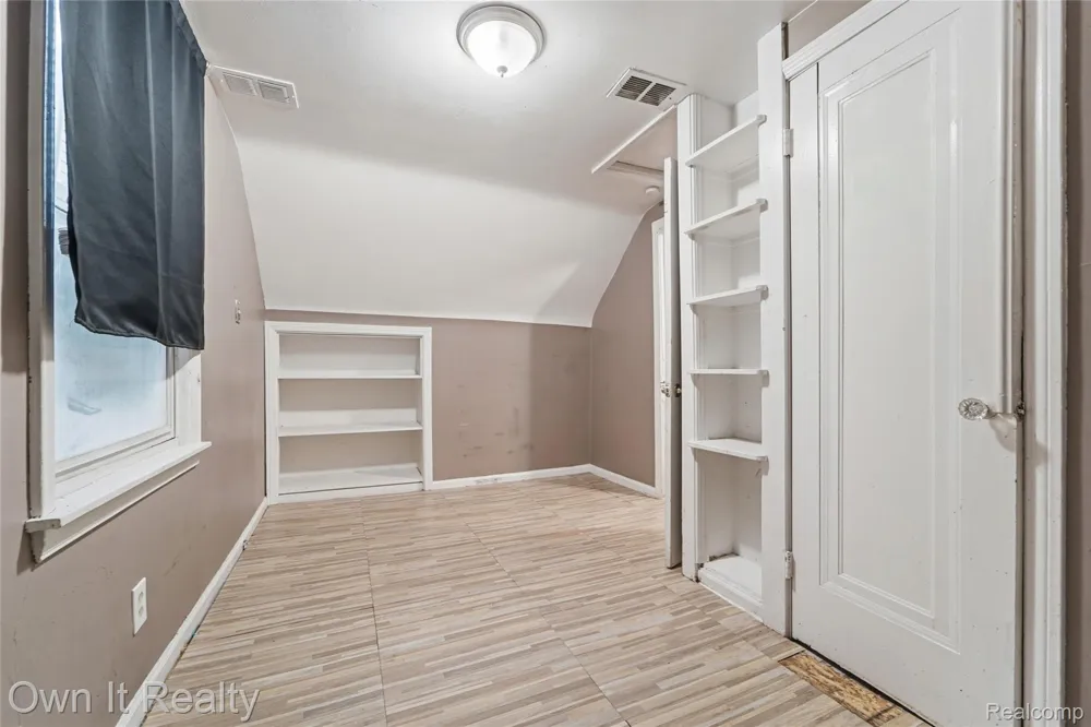 20802 Midway Avenue Southfield City, MI 48075