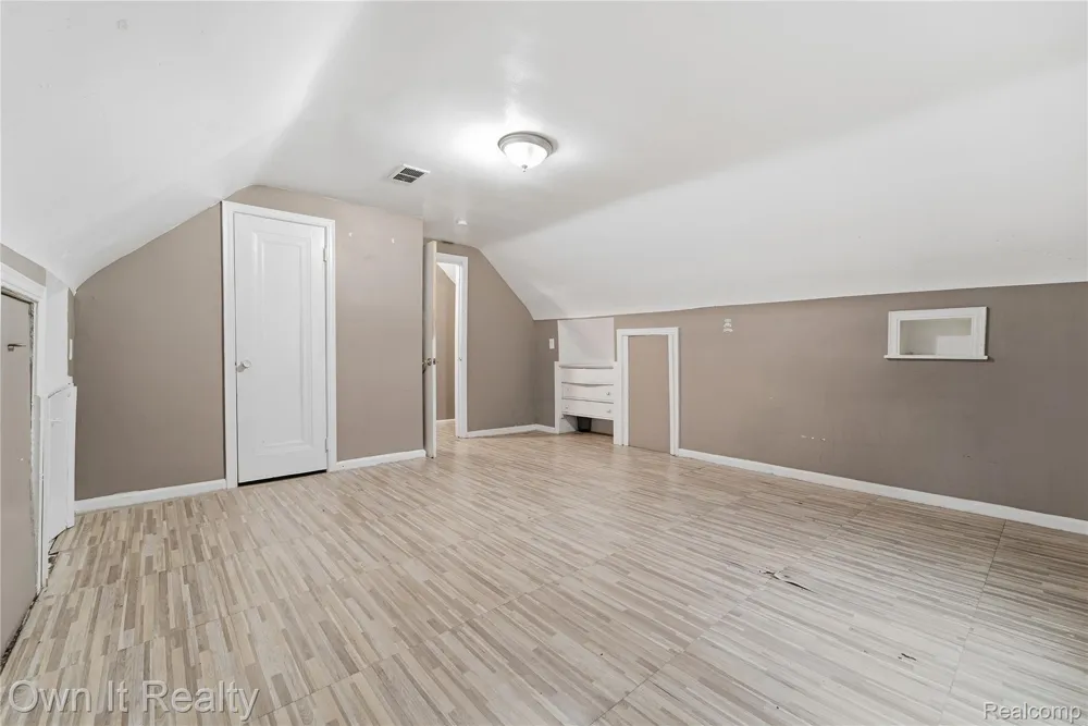 20802 Midway Avenue Southfield City, MI 48075