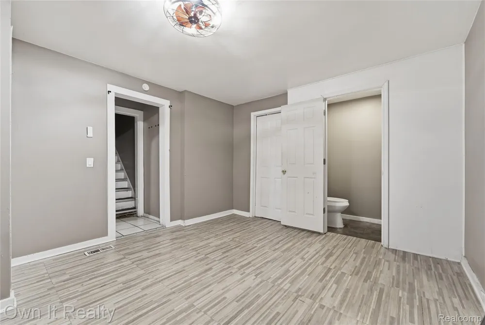 20802 Midway Avenue Southfield City, MI 48075