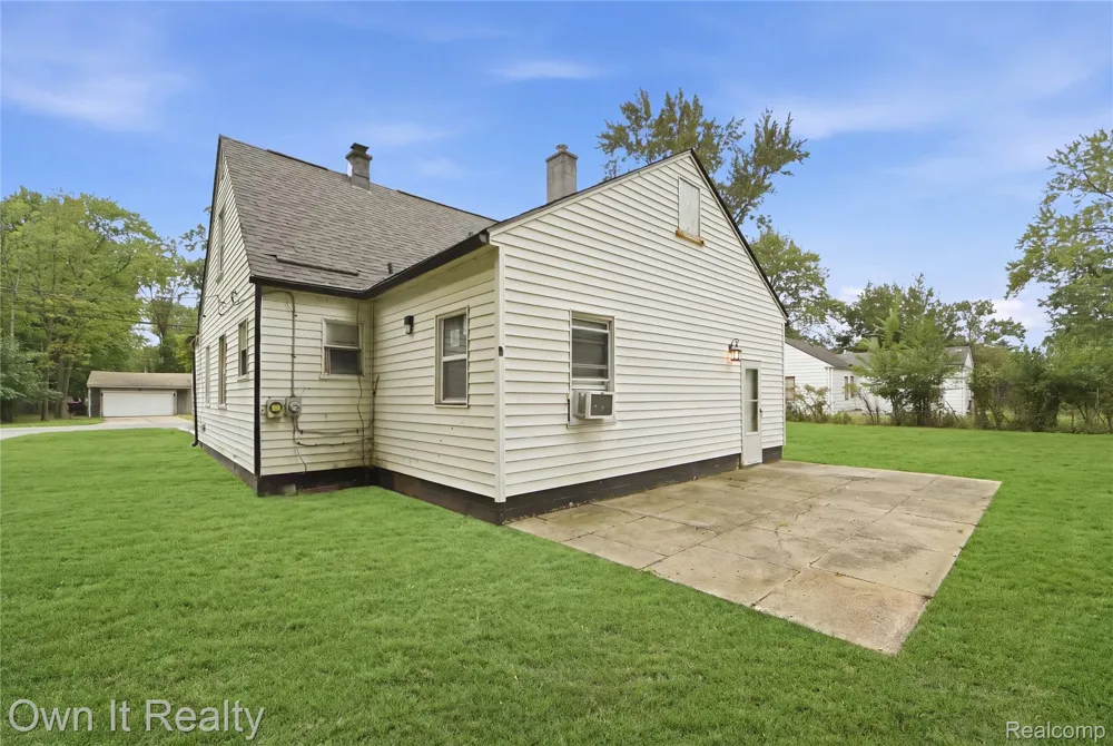 20802 Midway Avenue Southfield City, MI 48075