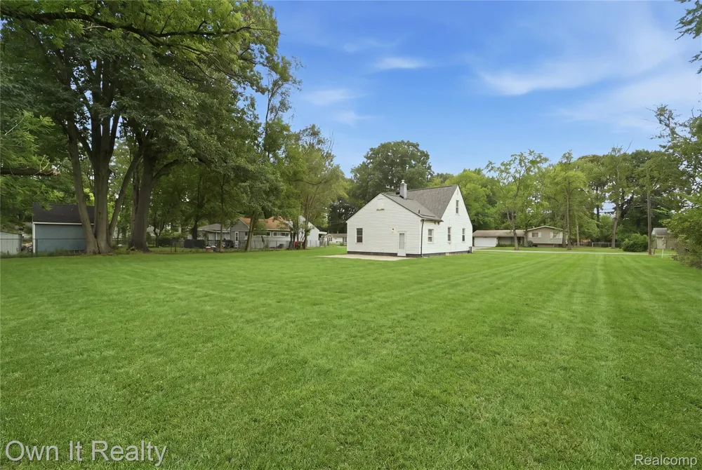 20802 Midway Avenue Southfield City, MI 48075