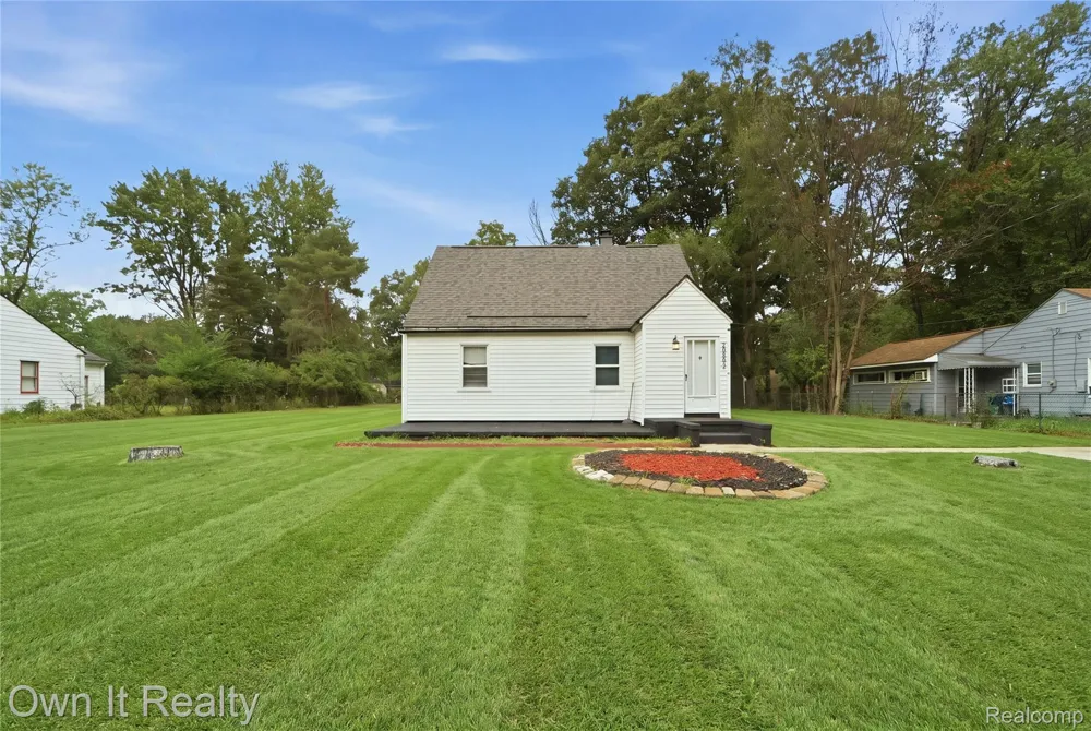 20802 Midway Avenue Southfield City, MI 48075