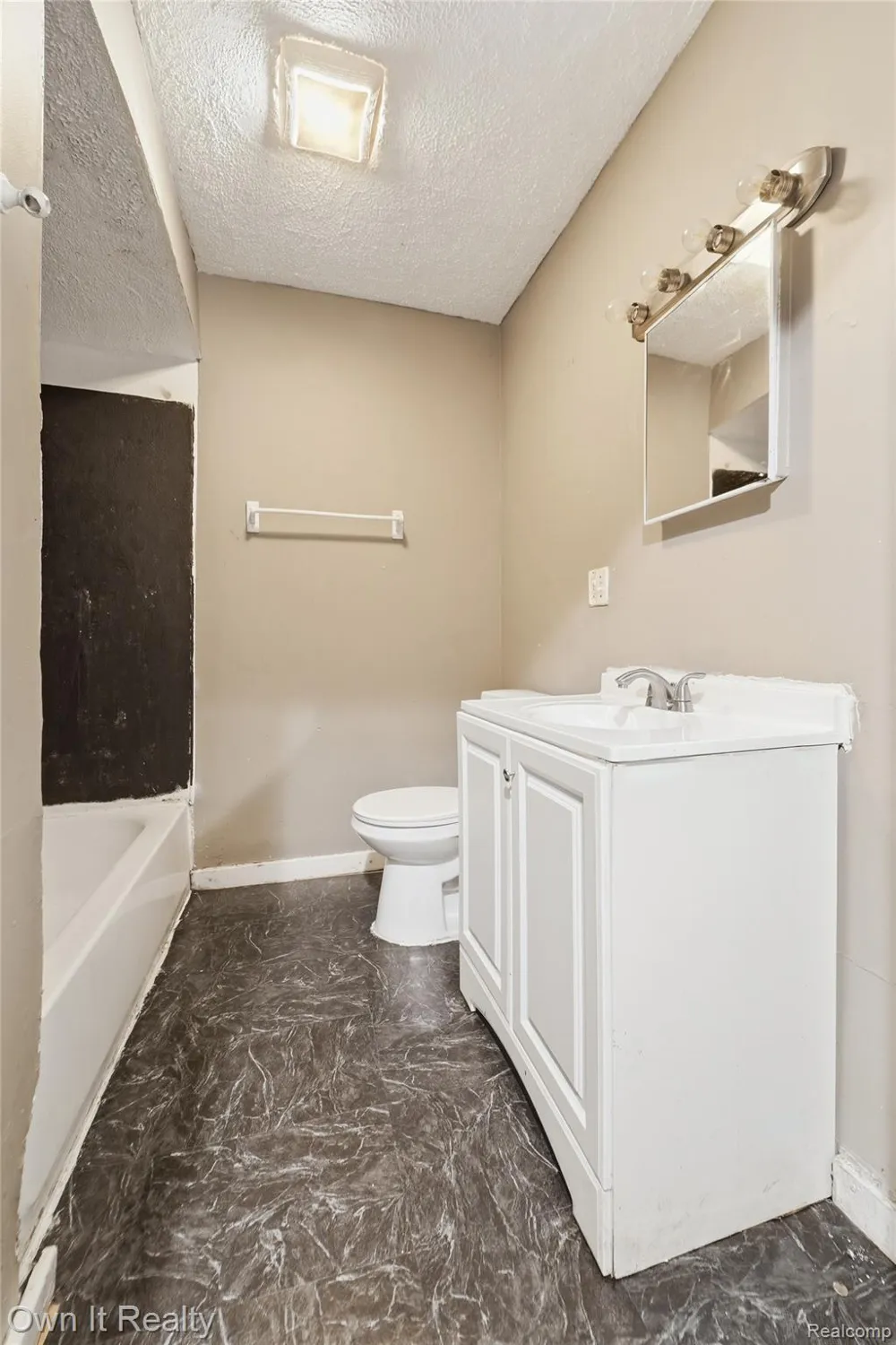 20802 Midway Avenue Southfield City, MI 48075