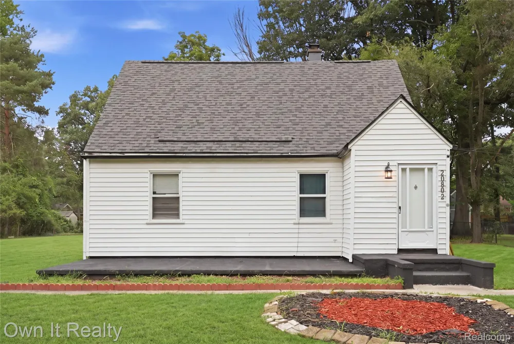20802 Midway Avenue Southfield City, MI 48075