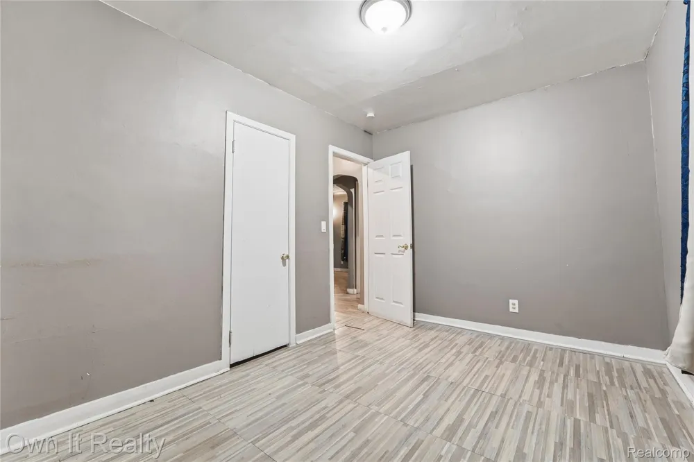 20802 Midway Avenue Southfield City, MI 48075