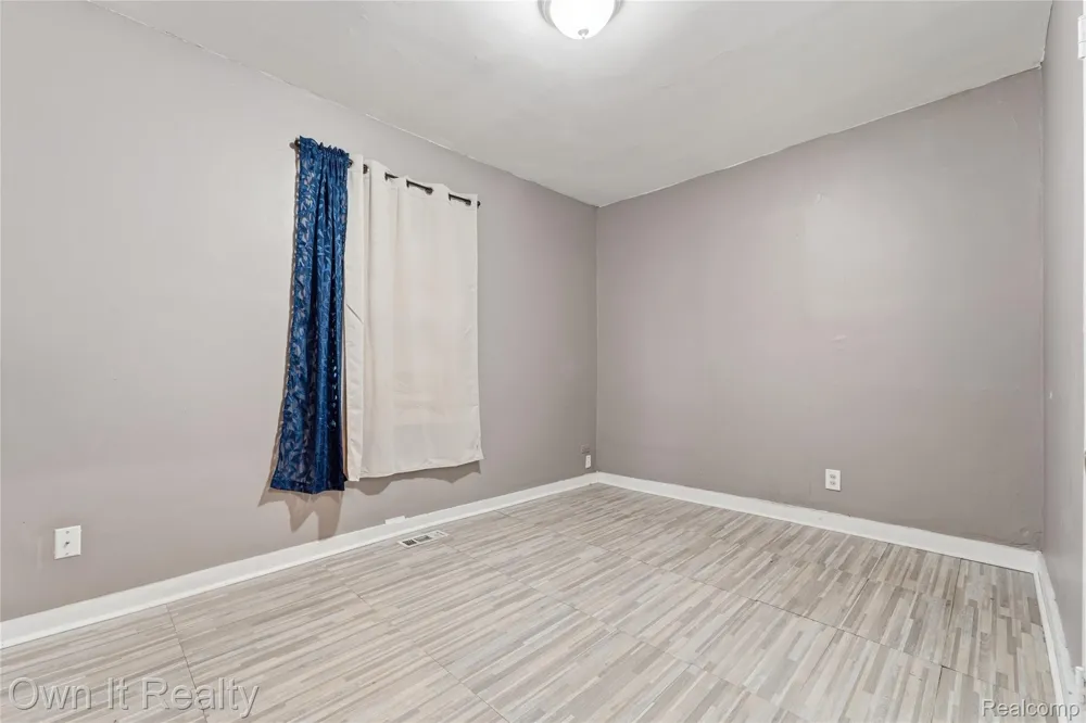 20802 Midway Avenue Southfield City, MI 48075
