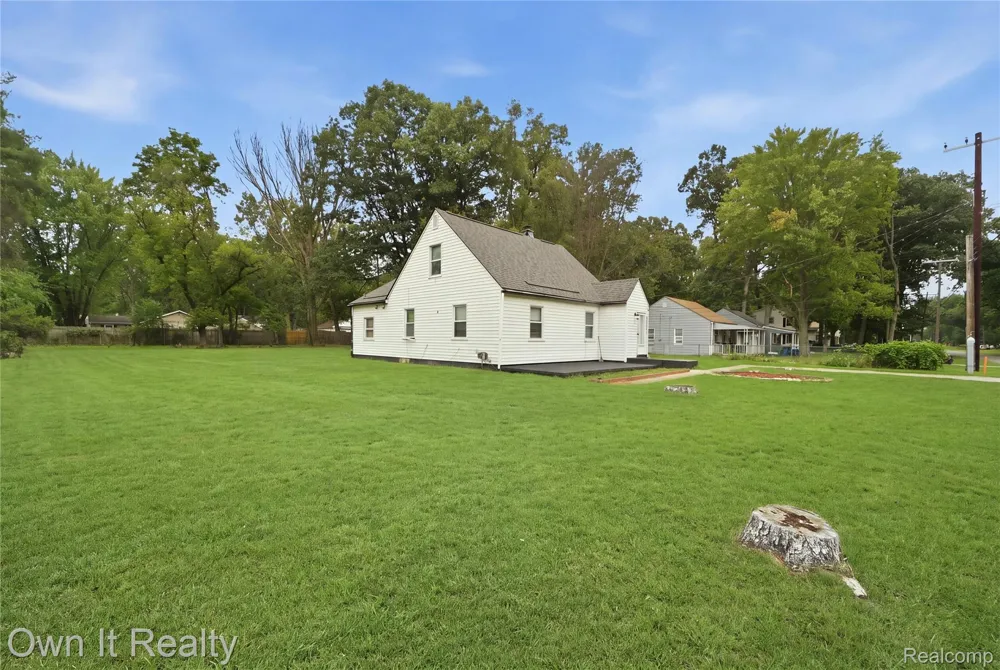 20802 Midway Avenue Southfield City, MI 48075