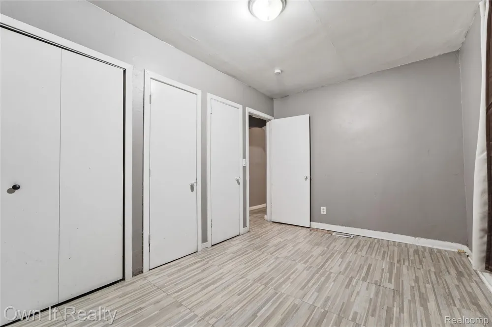 20802 Midway Avenue Southfield City, MI 48075