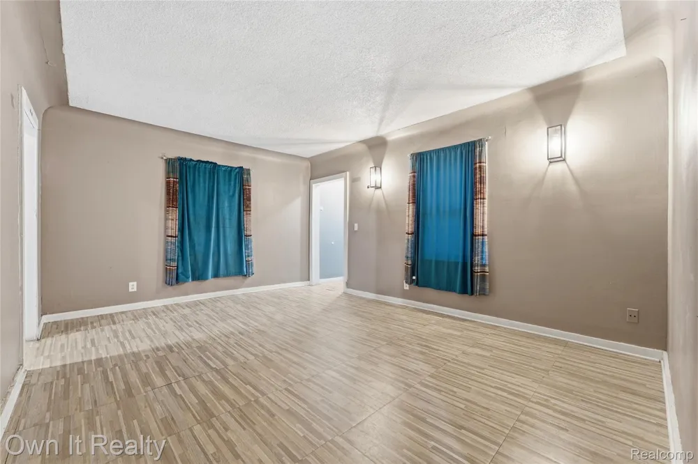 20802 Midway Avenue Southfield City, MI 48075