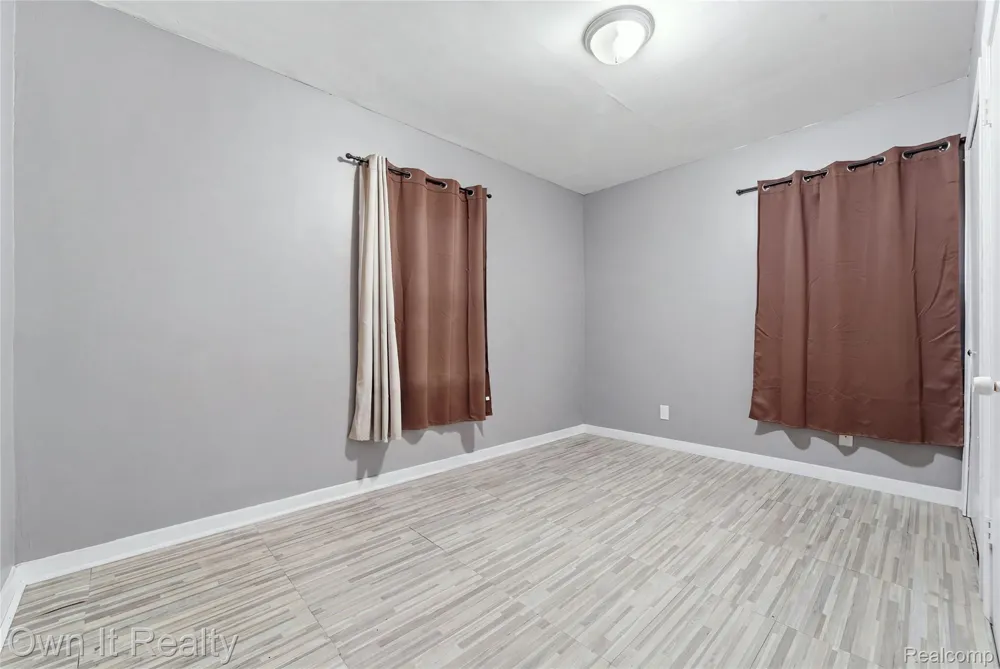 20802 Midway Avenue Southfield City, MI 48075