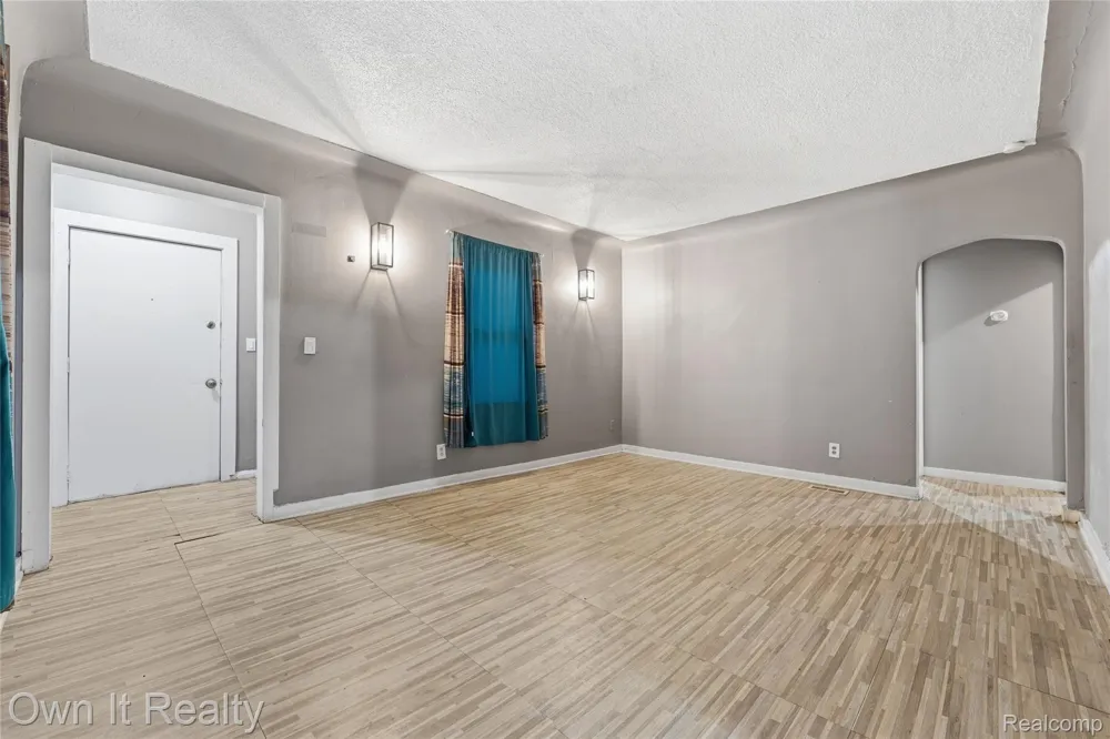 20802 Midway Avenue Southfield City, MI 48075