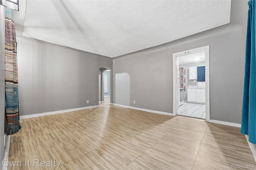 20802 Midway Avenue Southfield City, MI 48075