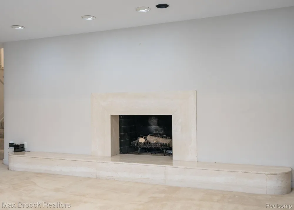 25461 Tweed Drive Franklin Village, MI 48025