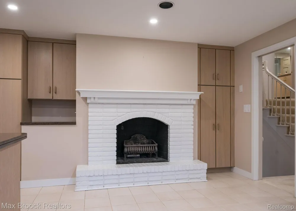 25461 Tweed Drive Franklin Village, MI 48025