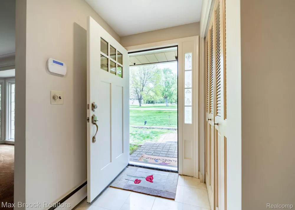 25461 Tweed Drive Franklin Village, MI 48025