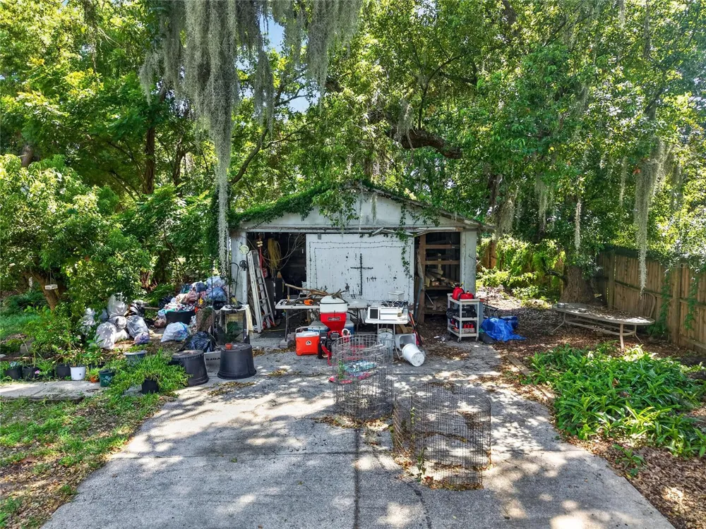 16018 DORA AVENUE Tavares, FL 32778