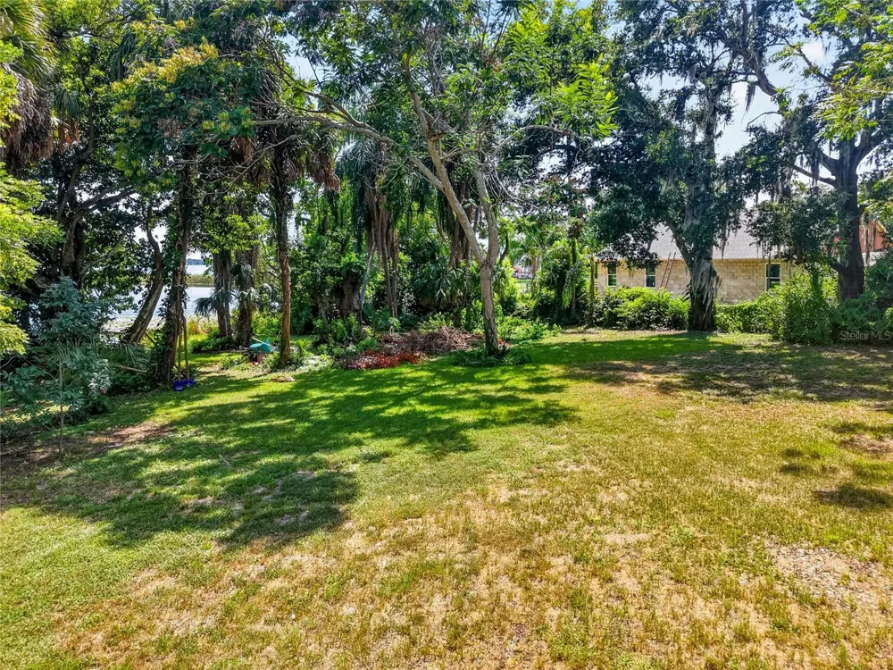 16018 DORA AVENUE Tavares, FL 32778