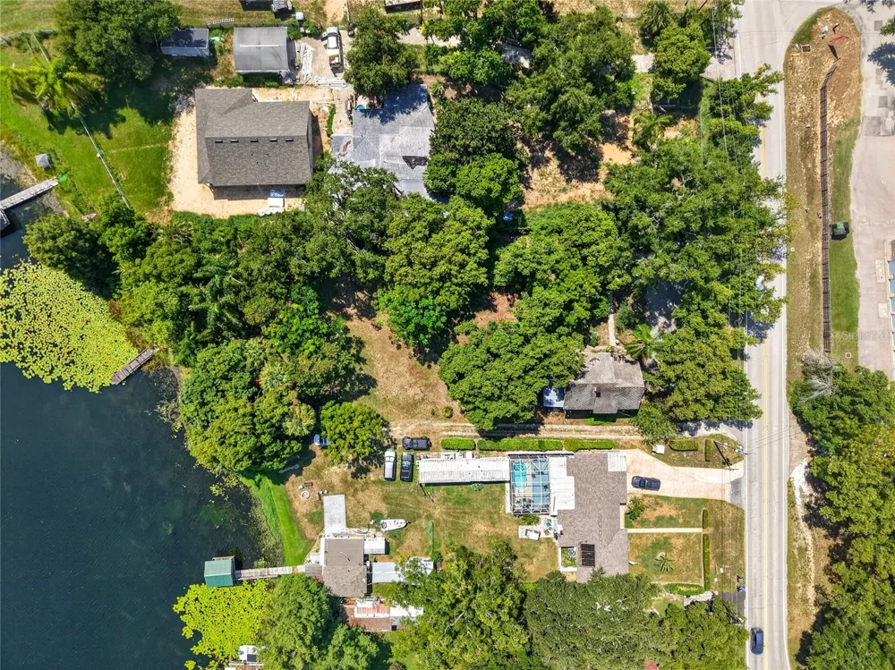 16018 DORA AVENUE Tavares, FL 32778