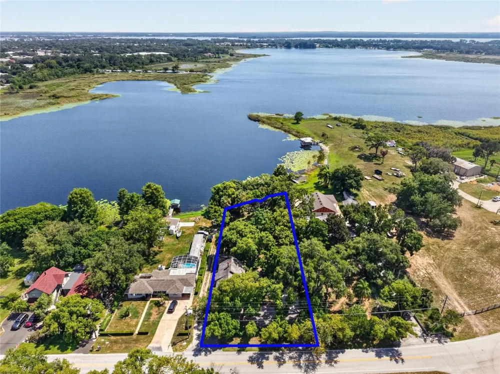 16018 DORA AVENUE Tavares, FL 32778