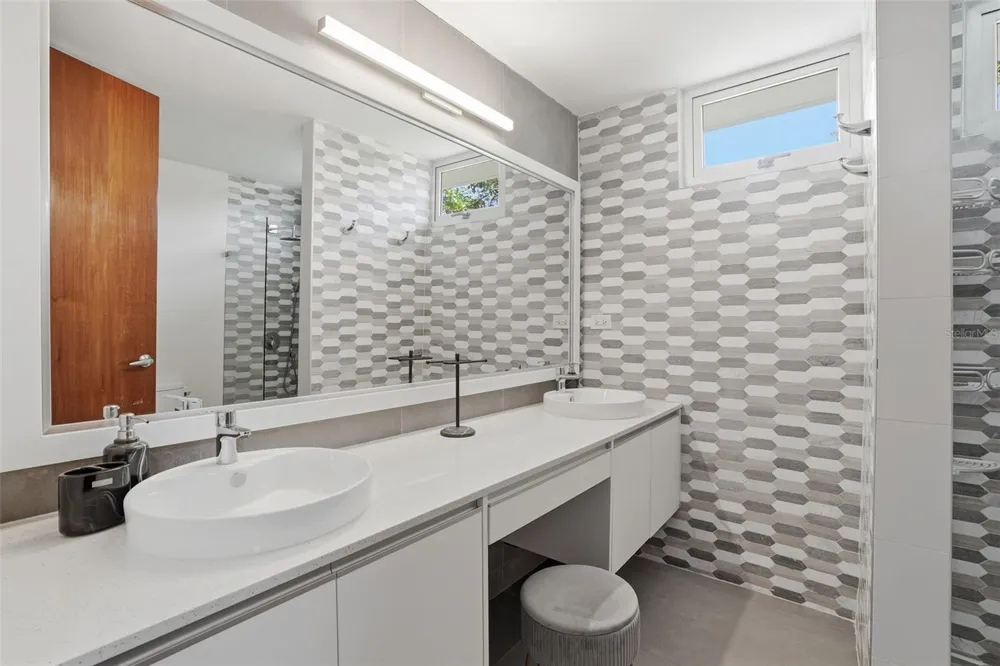 Cll 11 URB. BELMONT #32 Guaynabo, PR 00969