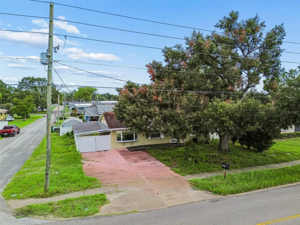 38621 NORTH AVENUE Zephyrhills, FL 33542