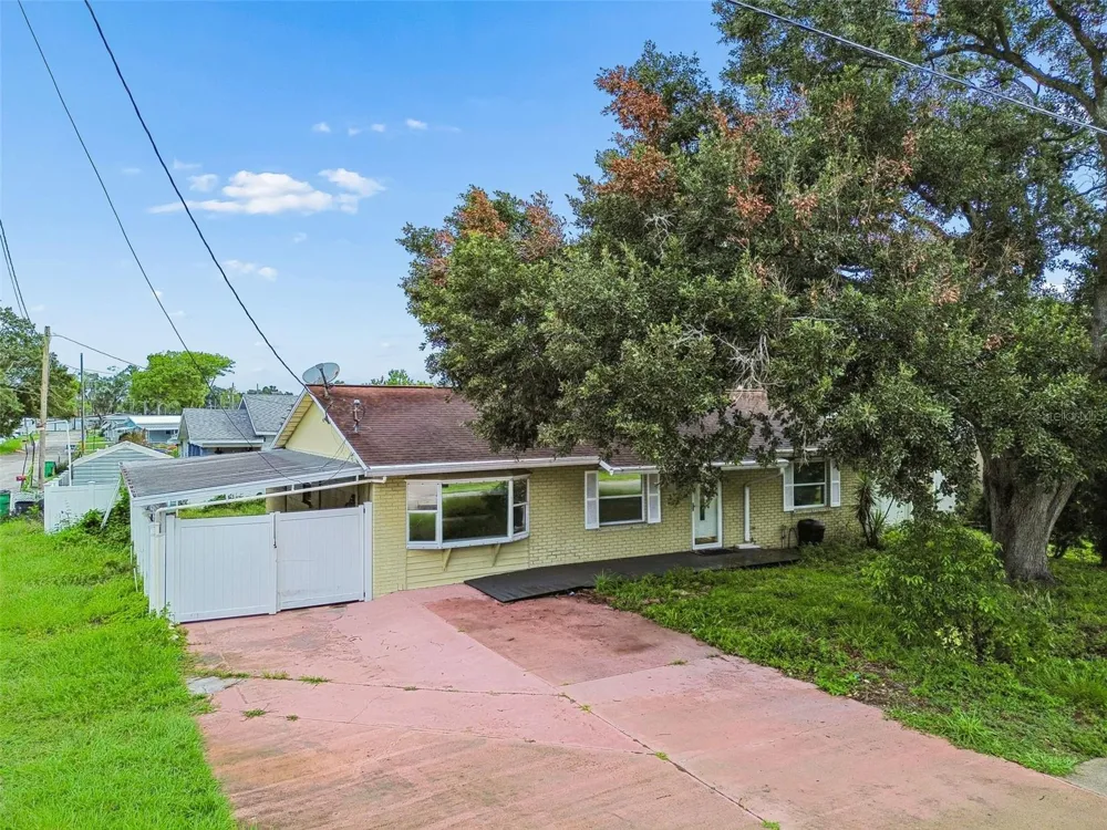 38621 NORTH AVENUE Zephyrhills, FL 33542