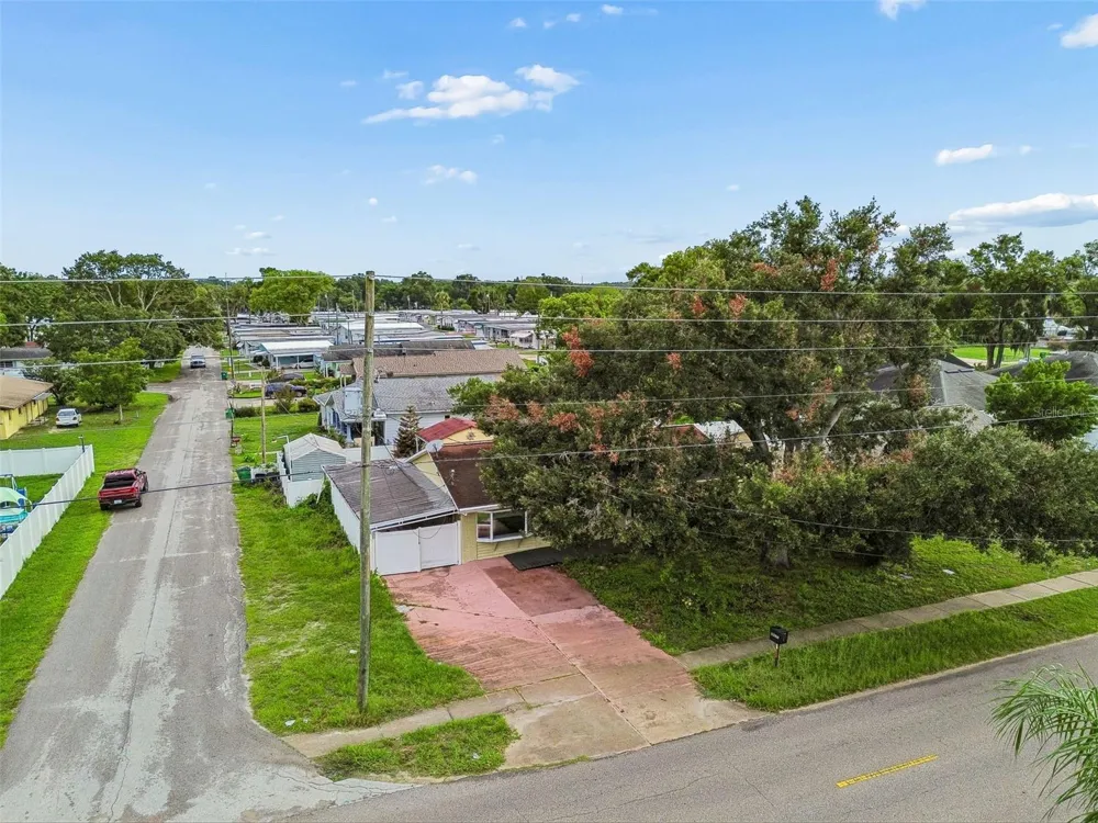 38621 NORTH AVENUE Zephyrhills, FL 33542