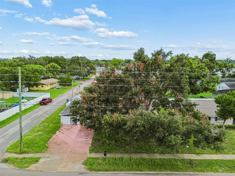 38621 NORTH AVENUE Zephyrhills, FL 33542