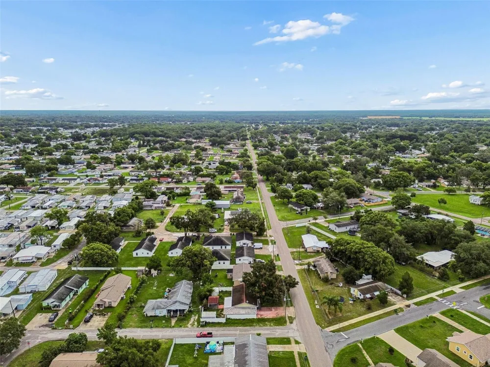 38621 NORTH AVENUE Zephyrhills, FL 33542