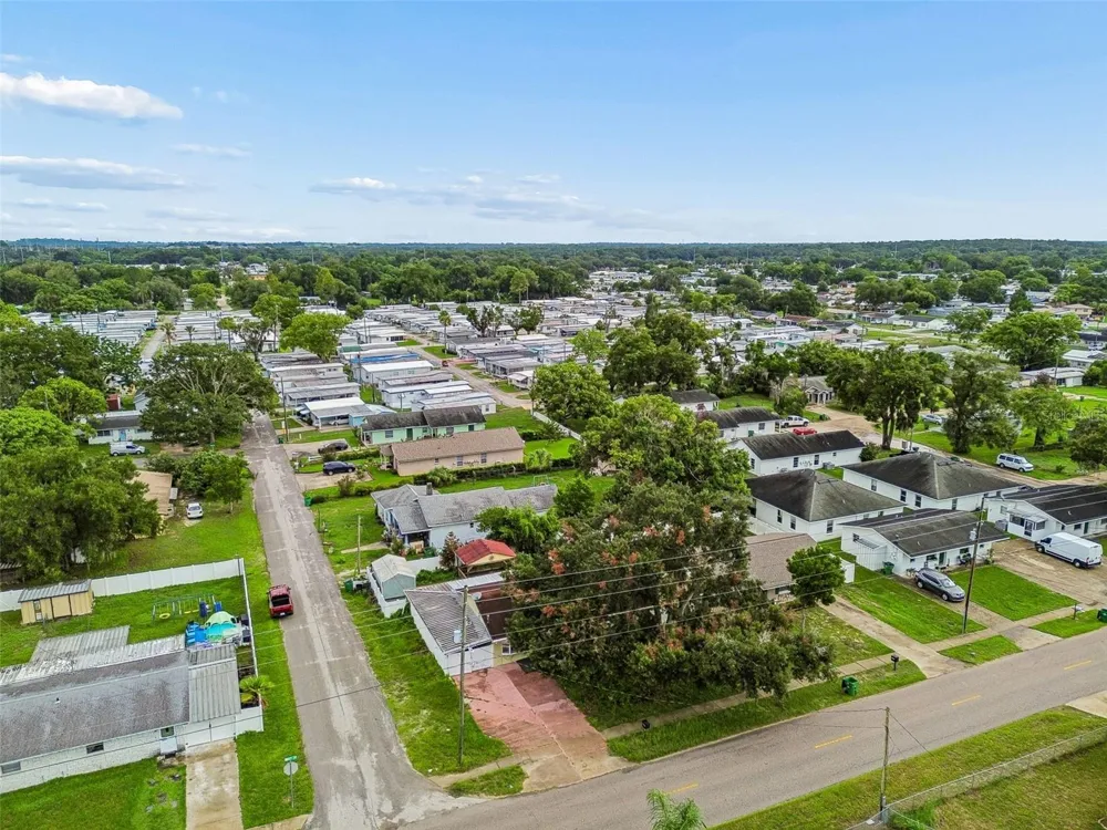38621 NORTH AVENUE Zephyrhills, FL 33542