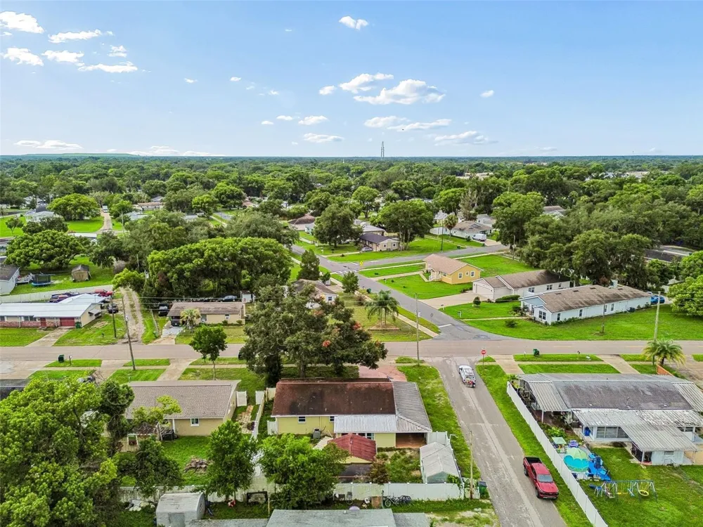 38621 NORTH AVENUE Zephyrhills, FL 33542