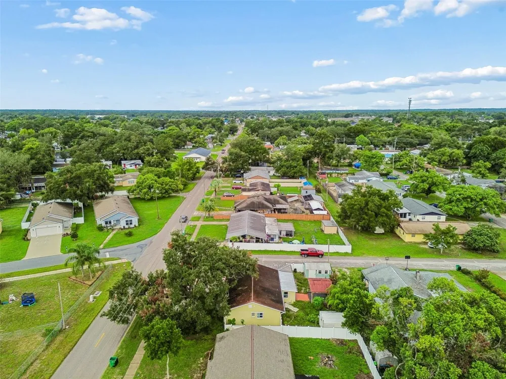 38621 NORTH AVENUE Zephyrhills, FL 33542