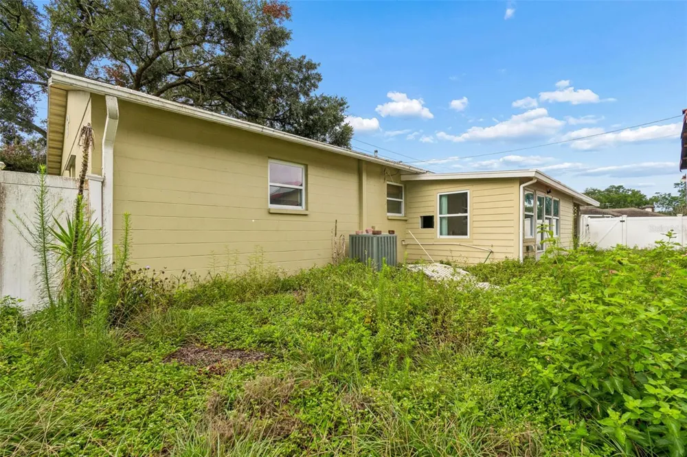 38621 NORTH AVENUE Zephyrhills, FL 33542