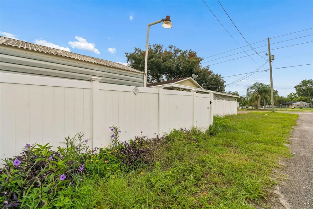 38621 NORTH AVENUE Zephyrhills, FL 33542